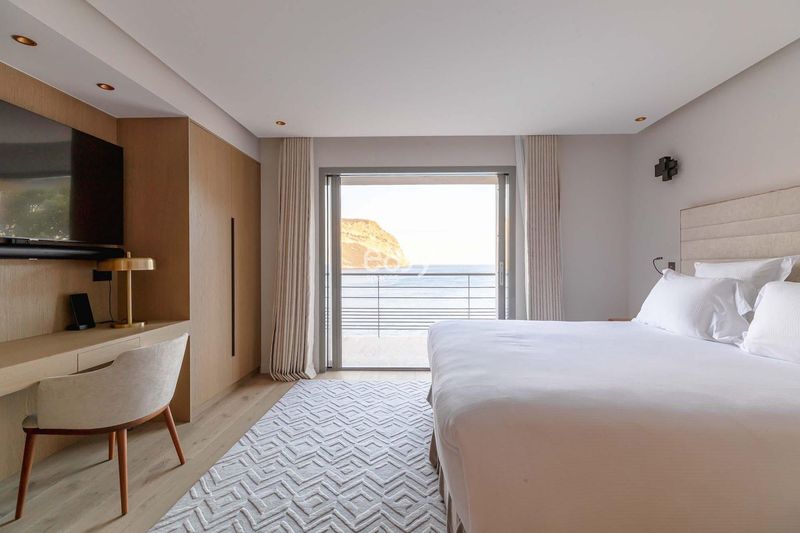 Renting a Room Specifically Designed and Ideal for a Photo Shoot in Marseille, FRANCE